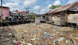 Gerakan Bersih-Bersih DAS Kahayan: Sinergi DLH Palangka Raya