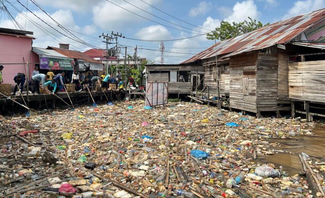 Gerakan Bersih-Bersih DAS Kahayan: Sinergi DLH Palangka Raya