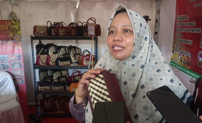 Pengrajin Rotan Dari Kapuas Raih Omzet Setengah Miliar Per Bulan