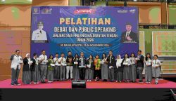Kristy dan Gweenysca: Pelatihan Debat Kalteng Meningkatkan Kemampuan Bahasa Inggris dan Kepercayaan Diri