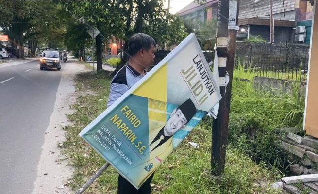 Satpol PP Palangka Raya Tertibkan APK, Pastikan Kota Steril di Masa Tenang Pilkada