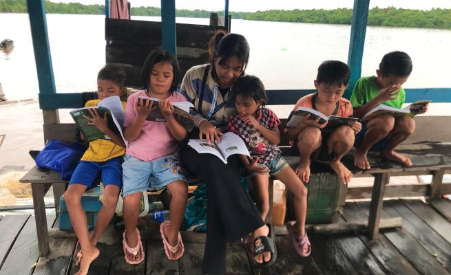 Tingkatkan Literasi, BEM UPR Hadirkan Pojok Baca Terapung di Desa Simpur Pulang Pisau