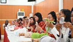 Tingkatkan Kreativitas, DWP Disdik Kalteng Gelar Workshop Pembuatan Chunky Bag