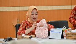 Ketua DWP Disdik Kalteng Harap Workshop Chunky Bag Kembangkan Kreativitas