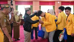 Gubernur Kalteng Serahkan Bantuan Sembako untuk 2.325 Mahasiswa KKN UPR