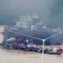 Kapal Tongkang Tabrak Perahu di Sungai Barito, Tiga Penumpang Dilaporkan Hilang