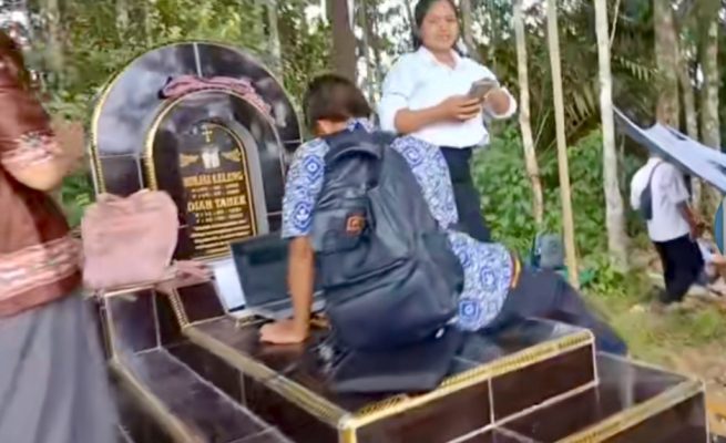 Tak Ada Jaringan, Siswa SMPN 8 Katingan Tengah Ujian ANBK di Kuburan