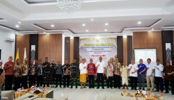 Foto bersama acara pelantikan dan pengukuhan pengurus Lembaga Bantuan Hukum (LBH) Antang Damang (Foto: ist)