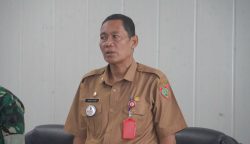 Staf Ahli Gubernur Kalteng Bidang Ekonomi, Keuangan, dan Pembangunan Yuas Elko saat menghadiri Rakor Pengendalian Inflasi Tahun 2026 yang dirangkaikan dengan evaluasi dukungan pemerintah daerah dalam Program 3 Juta Rumah serta sosialisasi penyelenggaraan jaminan produk halal. (Foto: ist)