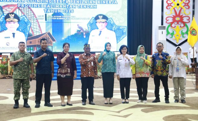 Pj Sekda Kalteng saat foto bersama dengan dalam Rakorda Program Bangga Kencana (Foto:ist)