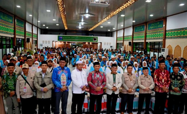 Wagub Edy Pratowo Lepas 360 Jemaah Haji Kloter BDJ 04 ke Tanah Suci