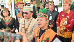 Wamendikdasmen RI, Fajar Riza Ul Haq saat diwawancarai awak media usai memimpin upacara Hardiknas 2026 di Kantor Gubernur Kalteng (Foto:ist)