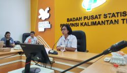Plt. Kepala BPS Provinsi Kalteng Maria Wahyu Utami saat paparkan rilis kondisi sosial ekonomi Kalteng (Foto: ist)