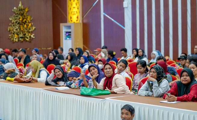 Antusiasme Masyarakat pada Penyaluran KHBS Tahap II (Foto:ist)