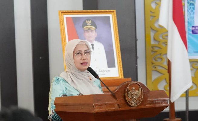 Asisten Administrasi Umum Setda Kalteng, Sunarti saat menyampaikan sambutan pada kegiatan Penutupan Pelatihan Dasar CPNS Gelombang V Tahun 2026 di Aula BPSDM (Foto:ist)
