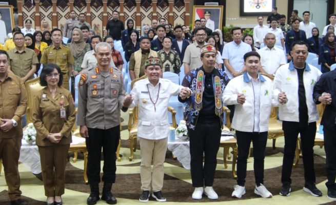 Gubernur Kalteng Agustiar Sabran saat foto bersama dalam acara FORBISDA BPD HIPMI Kalteng Tahun 2026 (Foto:ist)