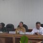 Staf Ahli Gubernur Bidang Ekonomi, Keuangan, dan Pembangunan Yuas Elko saat mengikuti secara virtual Rapat Koordinasi Pengendalian Inflasi Tahun 2026 serta Launching Buku Panduan dan Bahan Ajar Pendidikan Antikorupsi bersama Kementerian Dalam Negeri Republik Indonesia (Foto:ist)