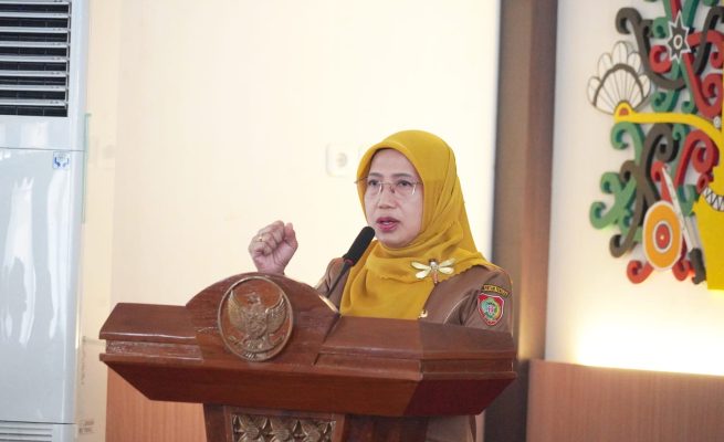 Asisten Administrasi Umum Setda Kalteng, Sunarti saat menyampaikan sambutan pada Kegiatan Workshop Penyusunan Profil Kebutuhan Pengembangan Kompetensi Provinsi Kalteng Tahun 2026–2030 (Foto:ist)