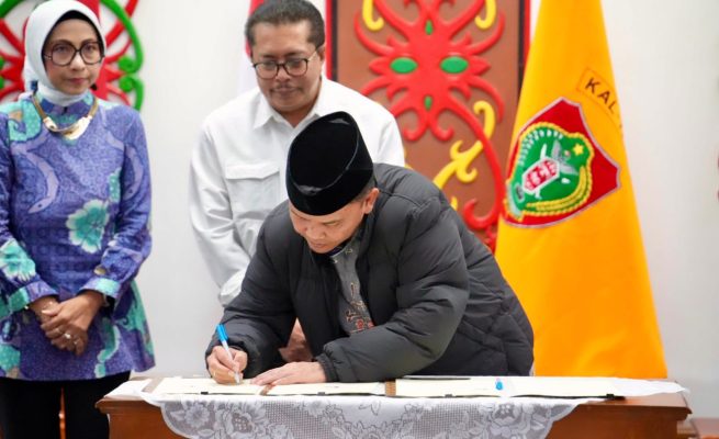 Gubernur Kalteng, Agustiar Sabran saat menandatanganani Nota Kesepakatan Penyelenggaraan Pendidikan Vokasi dengan Kementan RI (Foto:ist)