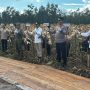 Gubernur Kalteng Agustiar Sabran saat mengikuti panen raya jagung di Rakumpit (Foto:ist)