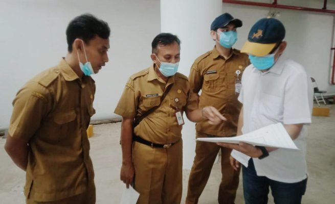Dinas Perhubungan Kalteng saat melakukan pengaturan parkir di basement Ruang Terbuka Hijau (RTH) Bundaran Besar Palangka Raya (Foto:ist)