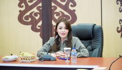 Anggota DPR RI Andina Theresia Narang saat mengunjungi Diskominfosantik Kalteng (Foto: Ist)