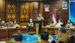 Wagub Kalteng Edy Pratowo meluncurkan aplikasi E-Pahari dan perangkat Electronic Data Capture (EDC) Bank Kalteng di Aula Eka Hapakat (Foto: ist)