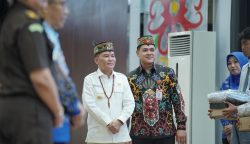Gubernur Kalteng Agustiar Sabran didampingi Plt Kadisdik usai meluncurkan program strategis pendidikan (Foto:ist)